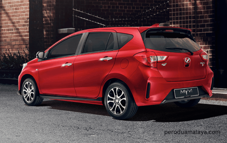 Bahagian belakang Perodua Myvi dengan lampu belakang LED yang bergaya, reka bentuk kemas dan spoiler yang menambah sentuhan sporty.